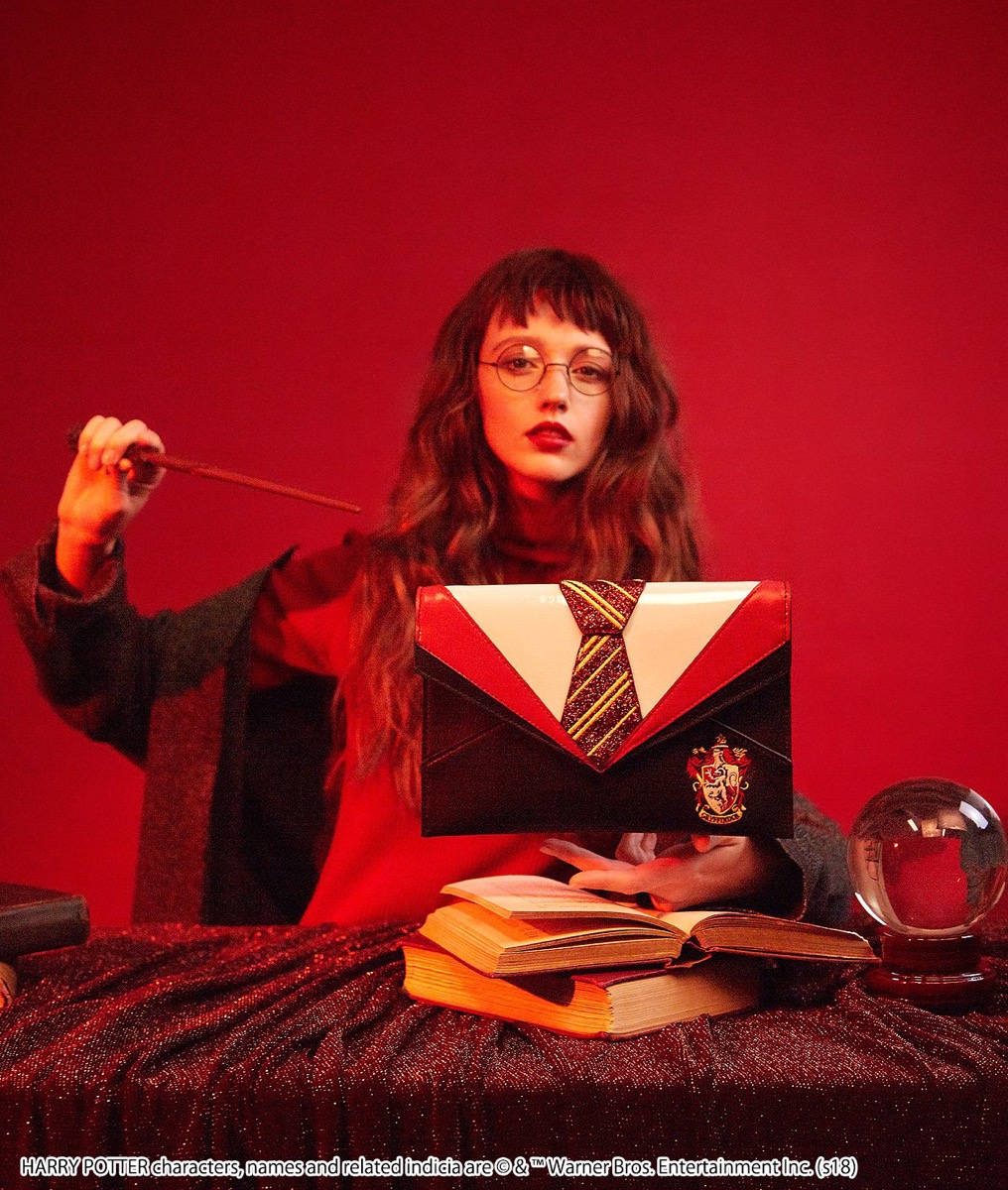 グリフィンドール　ユニフォーム　クラッチ