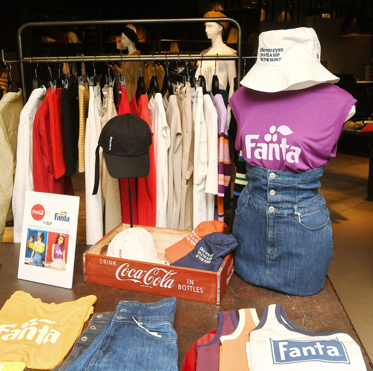SLY「コカ・コーラ／ファンタ」アイテム　店頭