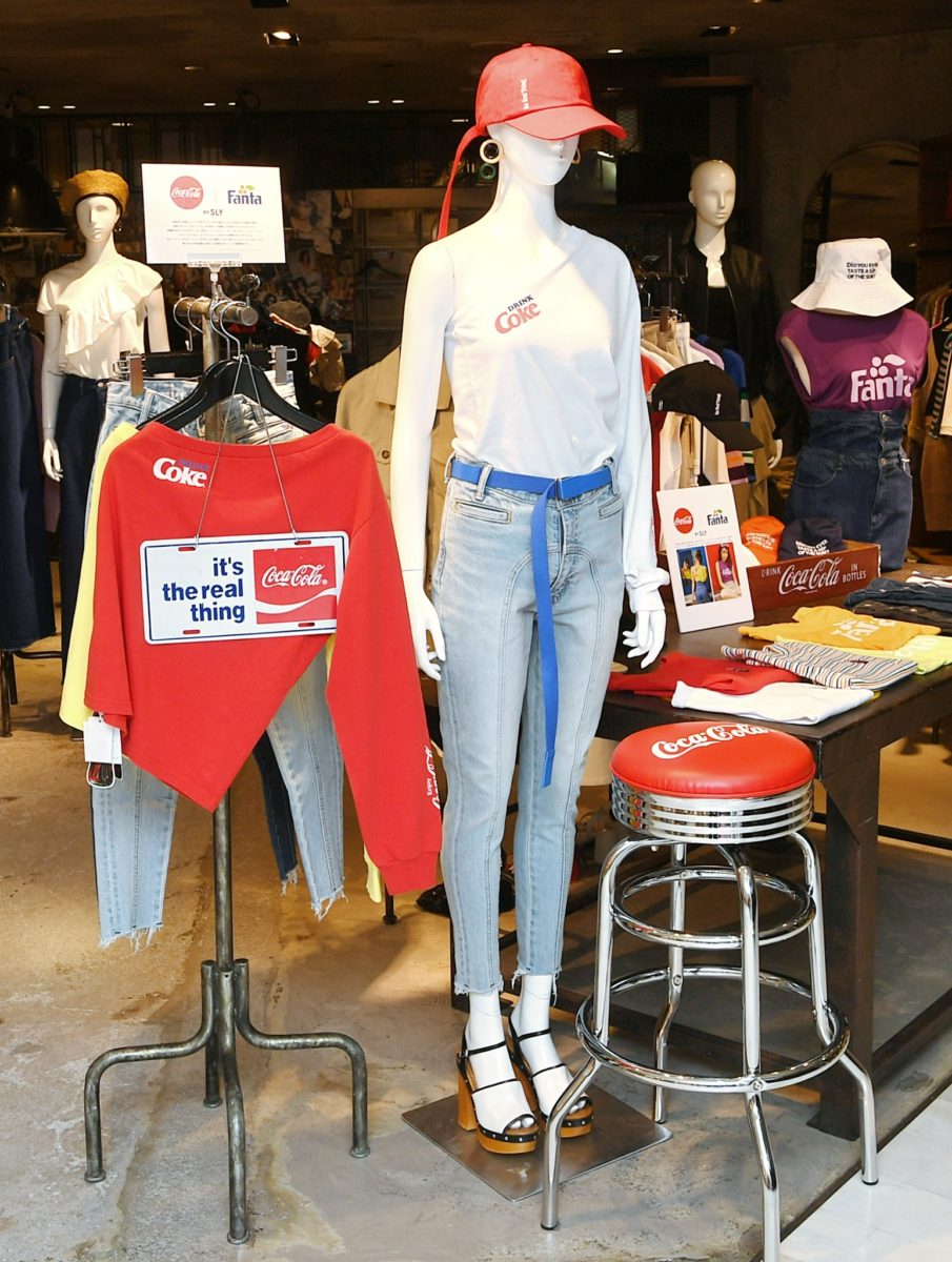 SLY「コカ・コーラ／ファンタ」アイテム　店頭2
