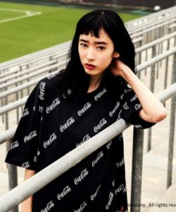 総柄ロゴTシャツ３