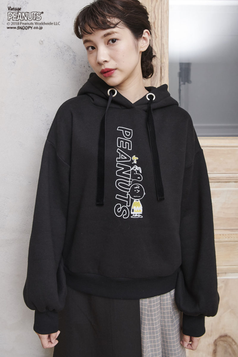 スヌーピーひょっこりパーカー