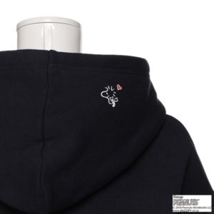 PEANUTSコラボ スヌーピー刺しゅう裏起毛パーカー４