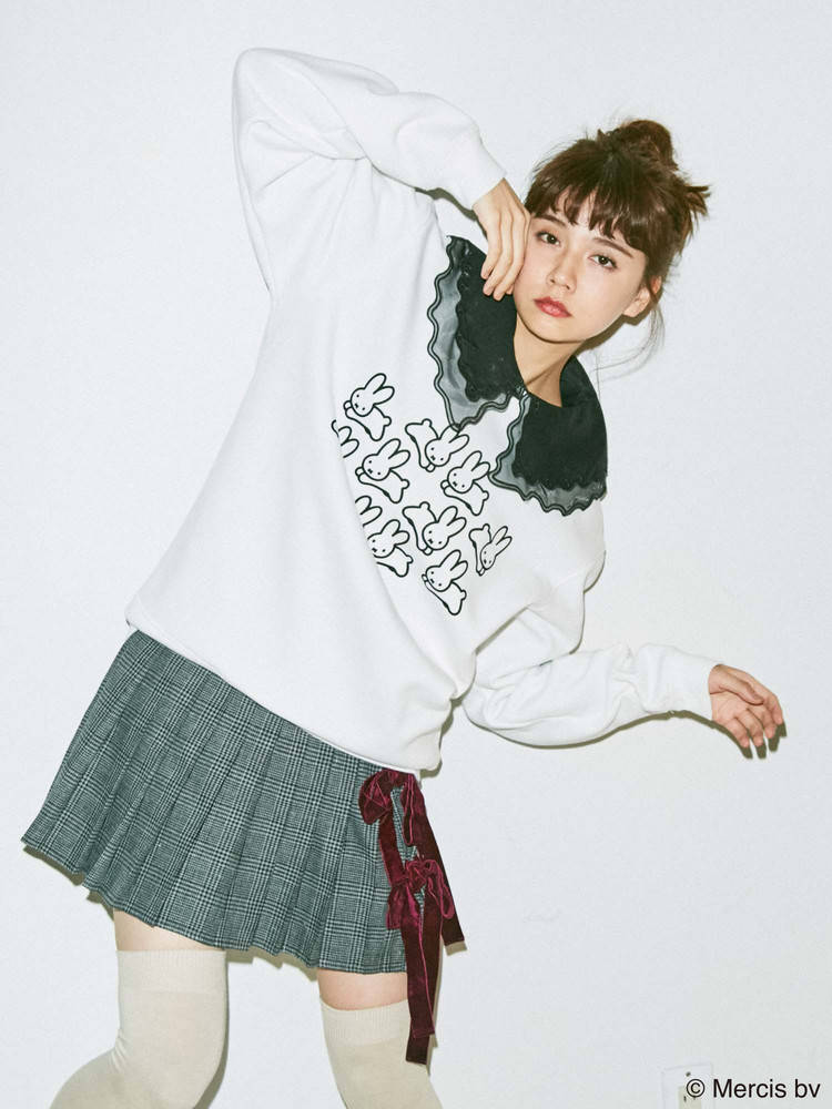 うさぎいっぱいトレーナー