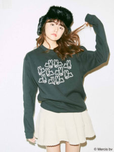 うさぎいっぱいトレーナー３