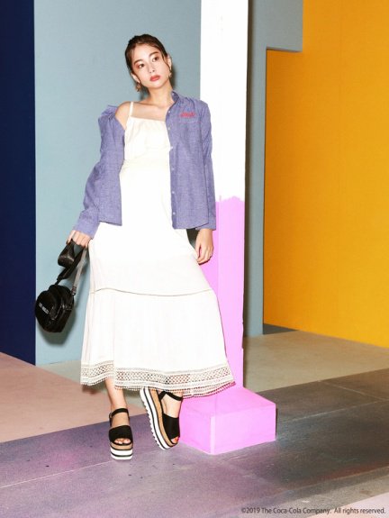 「コカ・コーラ」コラボシャンブレーシャツ