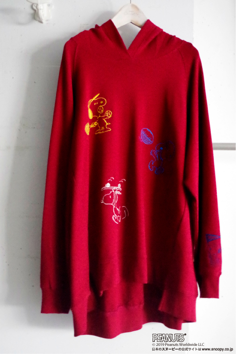 PEANUTS刺繍フーディ2