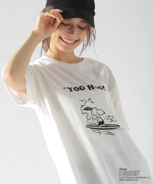 スヌーピーCネックTシャツ