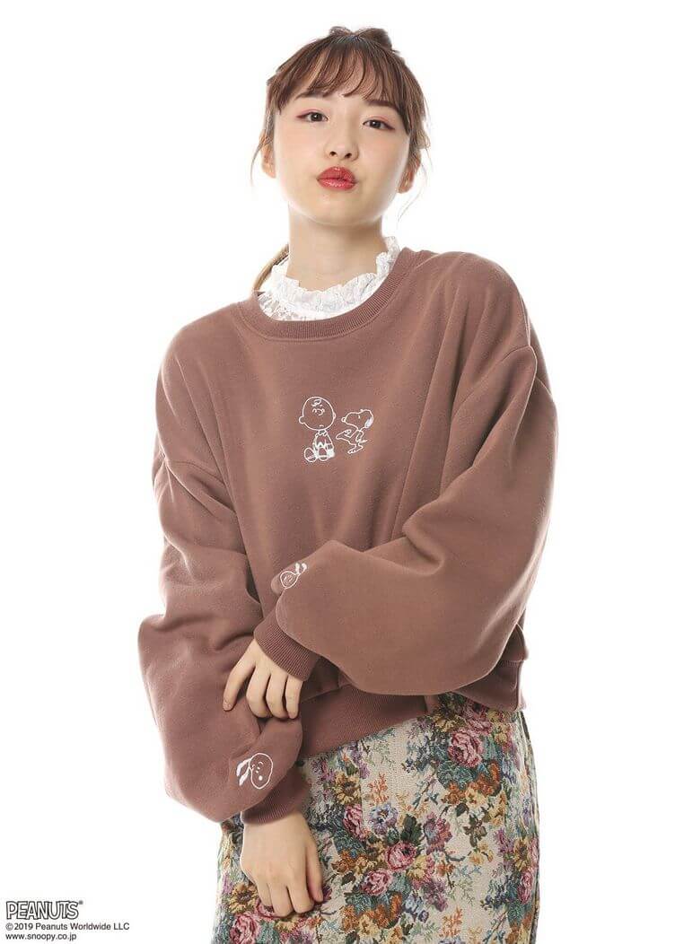 SPINNS「スヌーピー ボリュームスリーブスウェット」