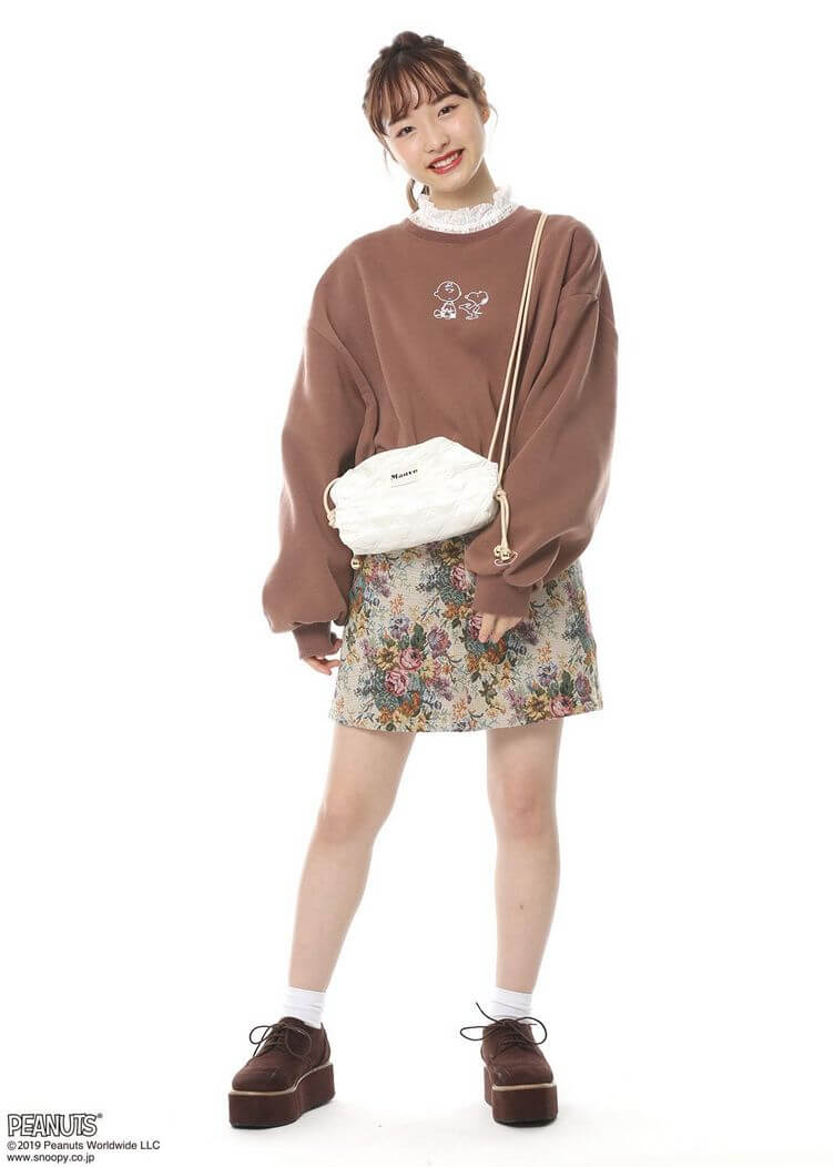 SPINNS「スヌーピー ボリュームスリーブスウェット」コーデ