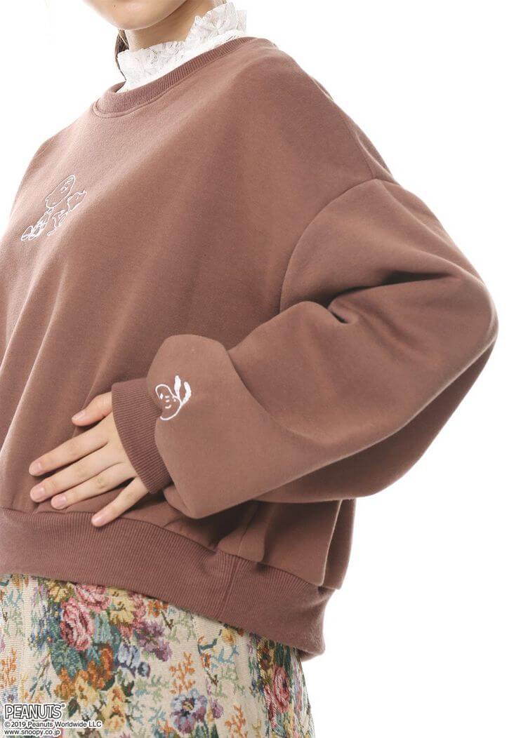 SPINNS「スヌーピー ボリュームスリーブスウェット」袖口